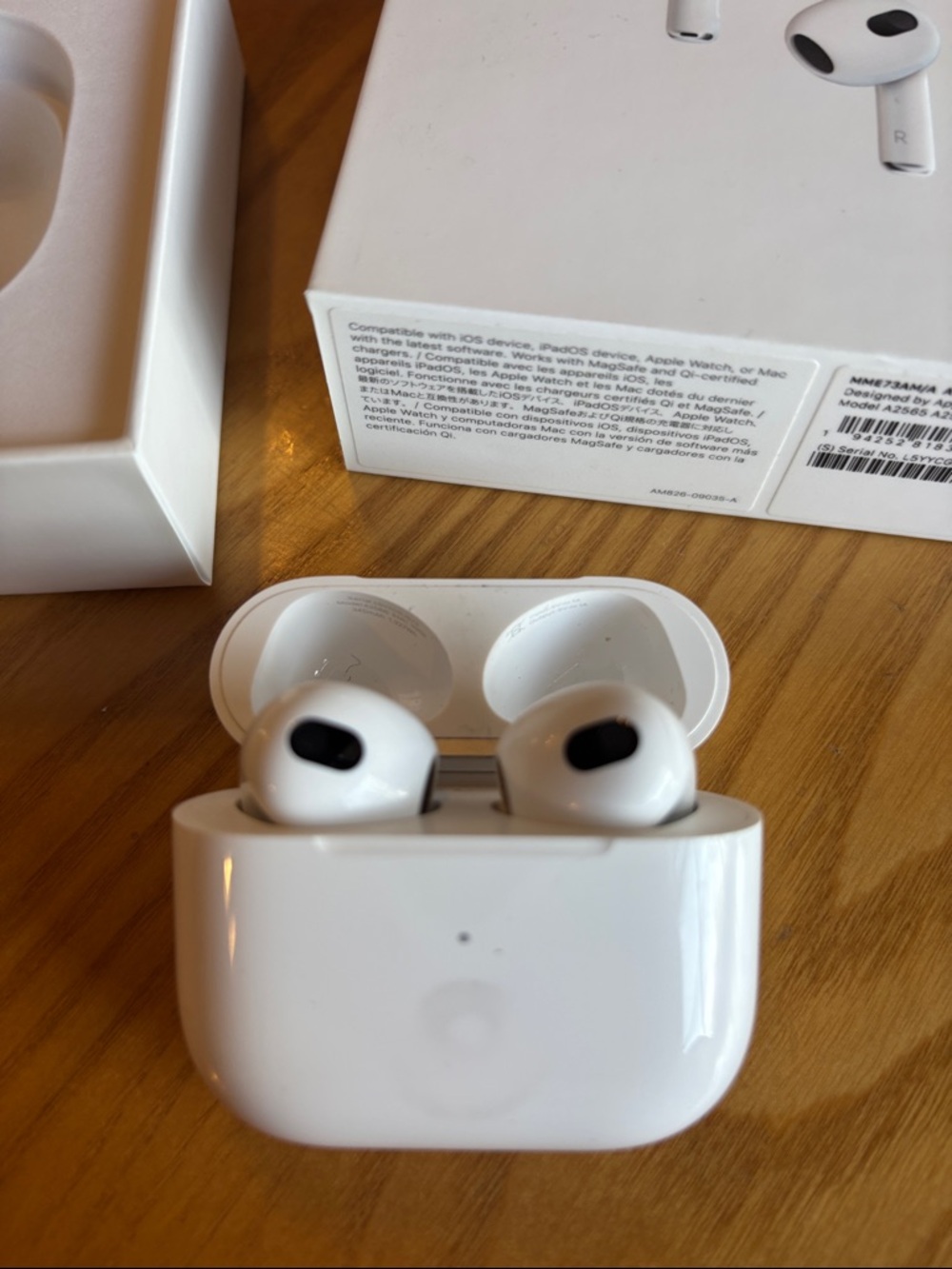 Apple AirPods 3rd generation - Picture 2 of 6